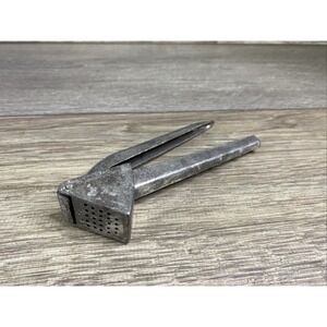 Vintage 1970s Aluminum Garlic Press Crusher 6"x 2" Made in Taiwan